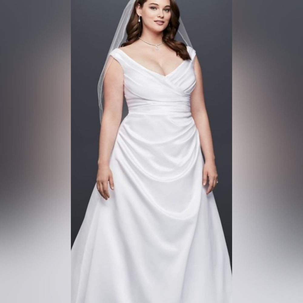 David's Bridal Wedding Gown Style 9T9861